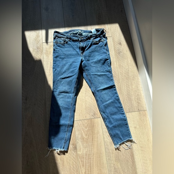 Old Navy Mid Rise Rockstar Super Skinny Jeans size 12 - Picture 1 of 3